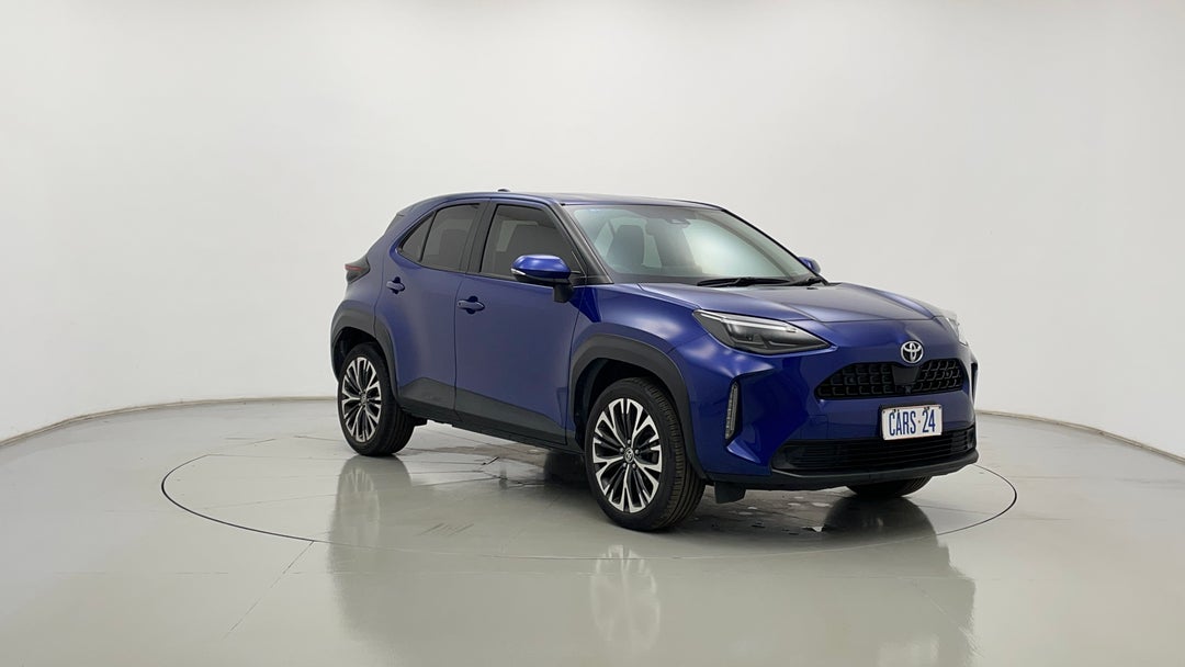 2021 Toyota Yaris Cross Urban (two-tone), Automatic, 71900 km, Right Front Diagonal (45- Degree) View