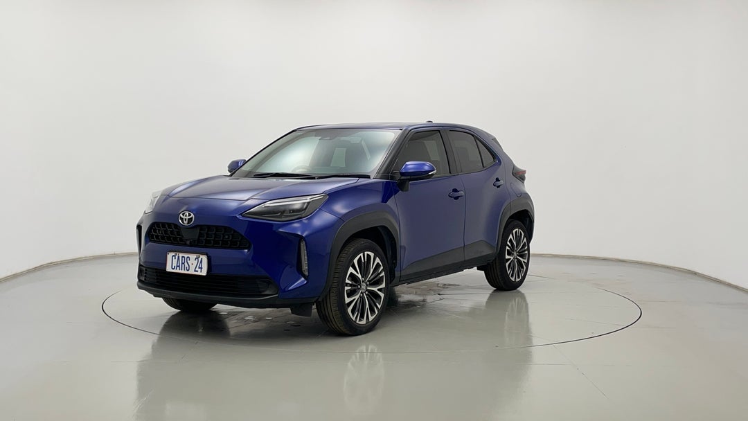 2021 Toyota Yaris Cross Urban (two-tone), Automatic, 71900 km, Left Front Diagonal (45- Degree) View