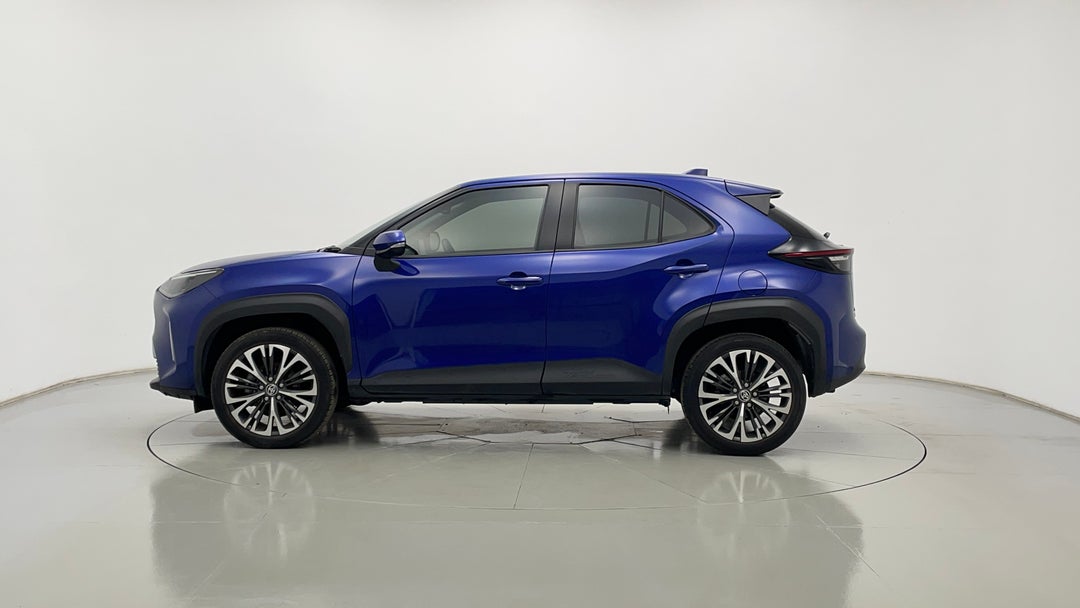 2021 Toyota Yaris Cross Urban (two-tone), Automatic, 71900 km, Left Side View