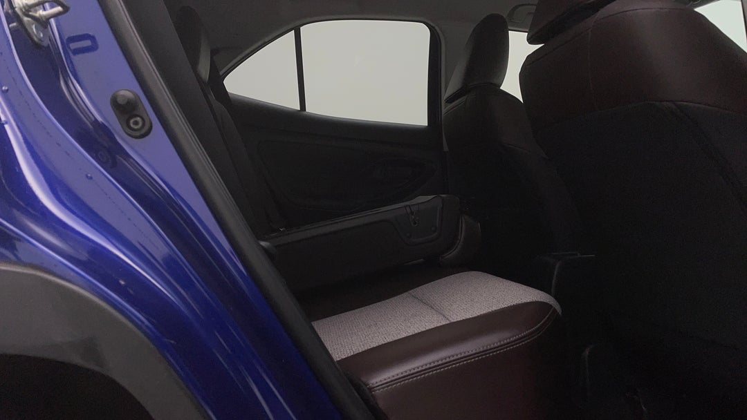 2021 Toyota Yaris Cross Urban (two-tone), Automatic, 71900 km, Right Side Rear Door Cabin View