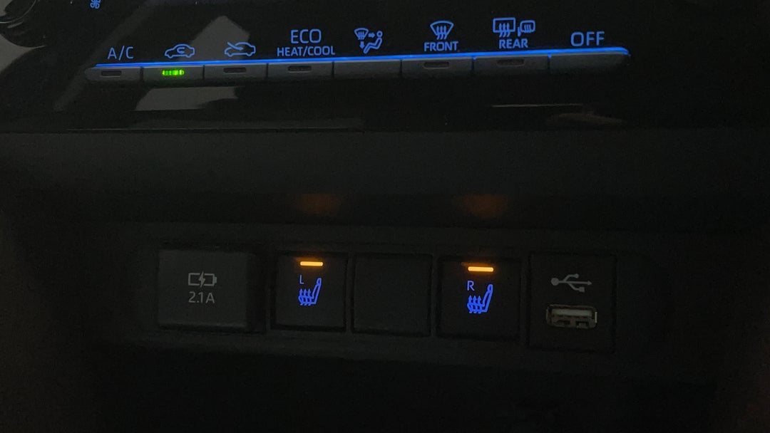 2021 Toyota Yaris Cross Urban (two-tone), Automatic, 71900 km, Ventilated Seats