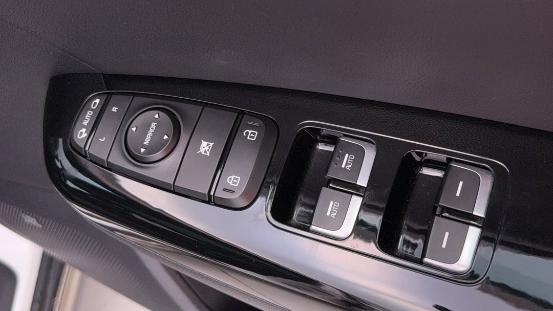 2020 Kia Sportage Gt-line (AWD), Automatic, 50571 km, Drivers Side Door Panel Controls