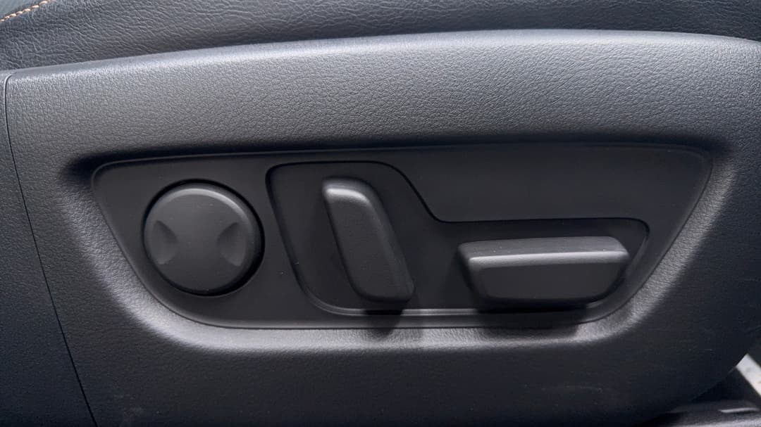 2024 Mazda Cx-70 G50e Gt, Automatic, 17254 km, Drivers Side Adjustment Panel