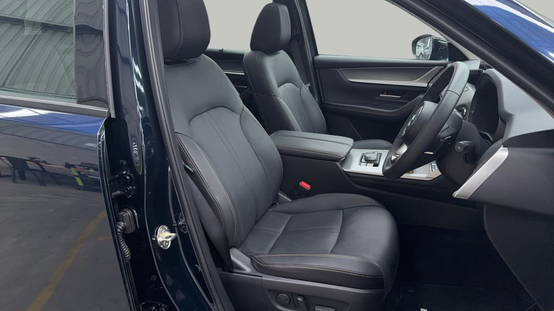 2024 Mazda Cx-70 G50e Gt, Automatic, 17254 km, Right Side Front Door Cabin View