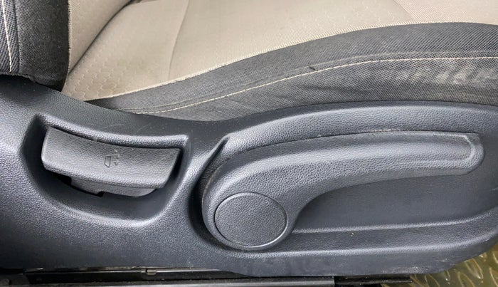 2017 Hyundai Elite i20 ASTA 1.2 (O), Petrol, Manual, 32,980 km, Driver Side Adjustment Panel