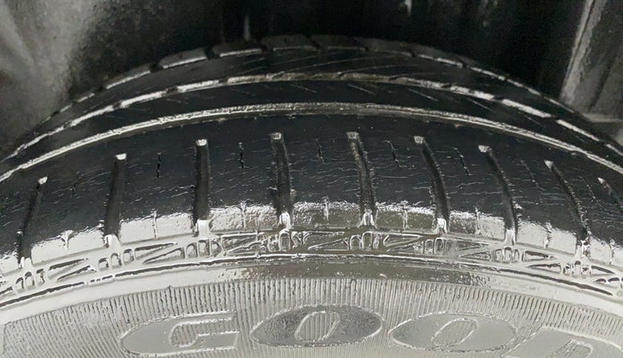 2013 Volkswagen Vento COMFORTLINE MT PETROL, Petrol, Manual, 53,102 km, Left Rear Tyre Tread