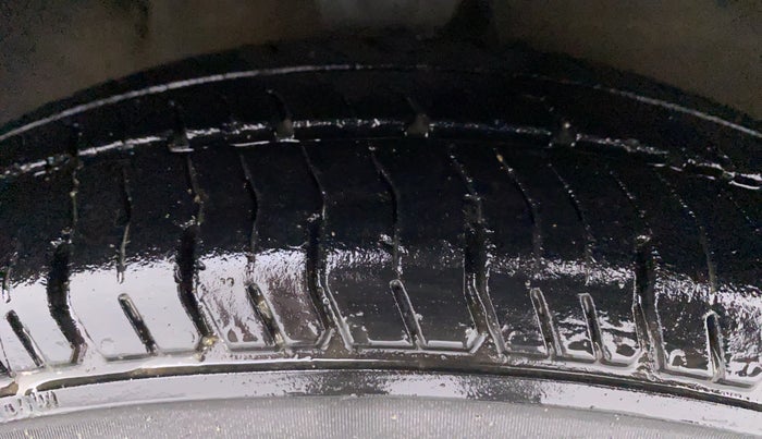 2011 Hyundai i10 SPORTZ 1.2 KAPPA2, Petrol, Manual, 61,780 km, Right Front Tyre Tread