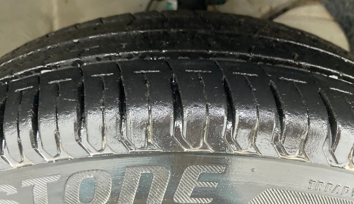 2019 Maruti Dzire VXI, CNG, Manual, 19,140 km, Right Front Tyre Tread
