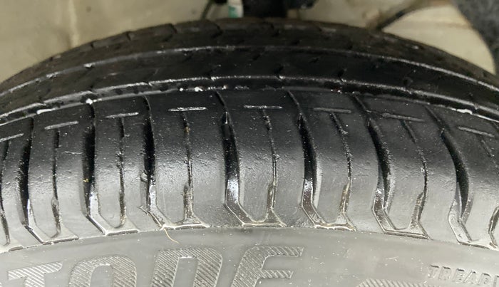 2019 Maruti Dzire VXI, CNG, Manual, 19,140 km, Left Front Tyre Tread