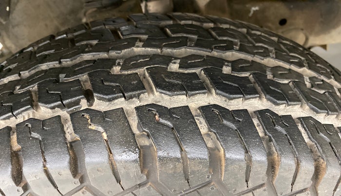 2014 Mahindra Bolero ZLX, Diesel, Manual, 69,573 km, Left Front Tyre Tread