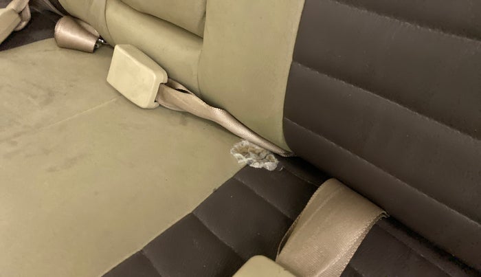 2014 Mahindra Bolero ZLX, Diesel, Manual, 69,573 km, Second-row left seat - Cover slightly torn
