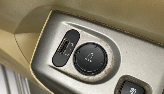 2010 Honda City 1.5L I-VTEC V MT, Petrol, Manual, 1,15,515 km, Right rear-view mirror - ORVM switch has minor damage