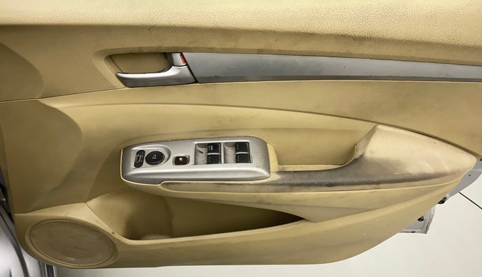 2010 Honda City 1.5L I-VTEC V MT, Petrol, Manual, 1,15,515 km, Driver Side Door Panels Control