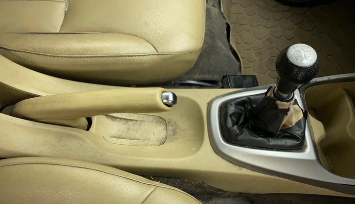 2010 Honda City 1.5L I-VTEC V MT, Petrol, Manual, 1,15,515 km, Gear Lever