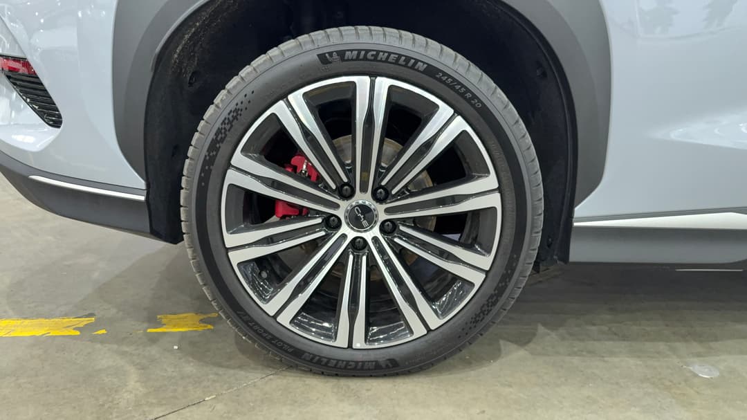 2025 Byd Sealion 7 Performance, Automatic, 3655 km, Right Rear Wheel