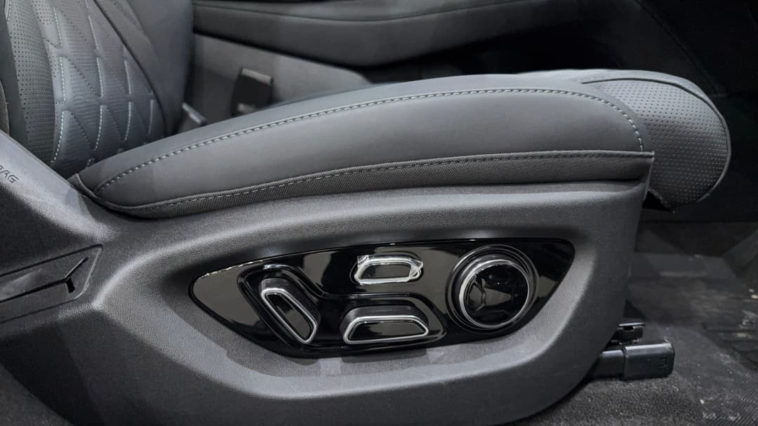 2025 Byd Sealion 7 Performance, Automatic, 3655 km, Drivers Side Adjustment Panel