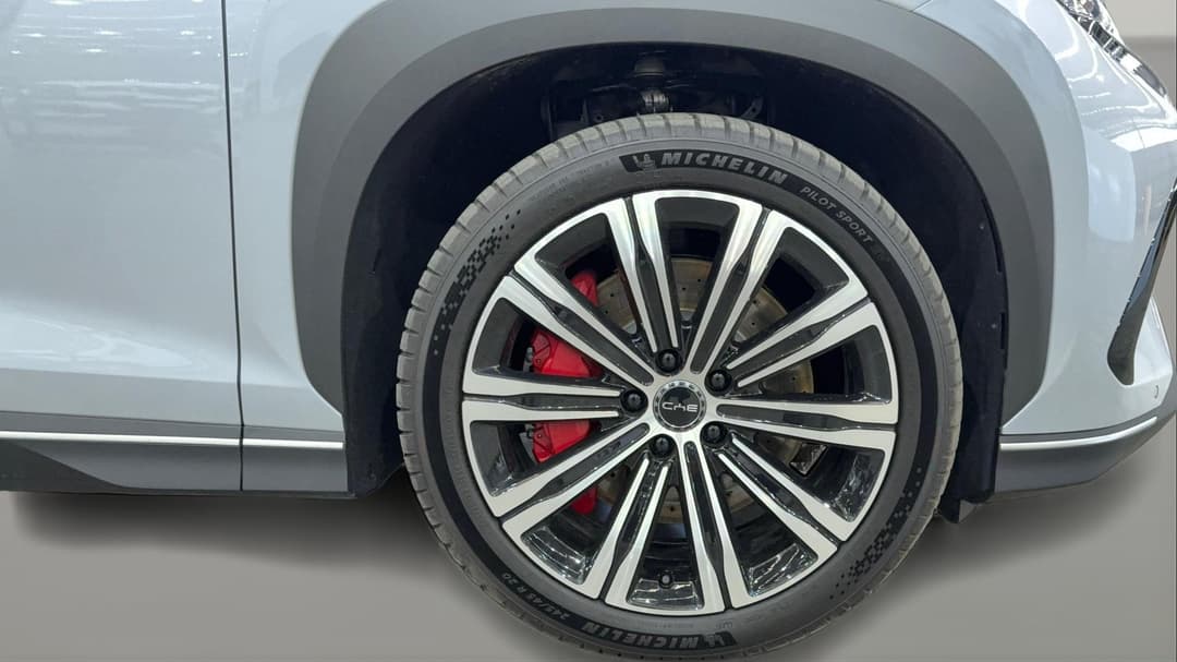 2025 Byd Sealion 7 Performance, Automatic, 3655 km, Right Front Wheel