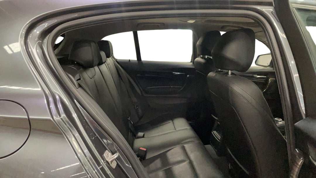 2017 BMW 1 18d Sport Line, Automatic, 66157 km, Right Side Rear Door Cabin View