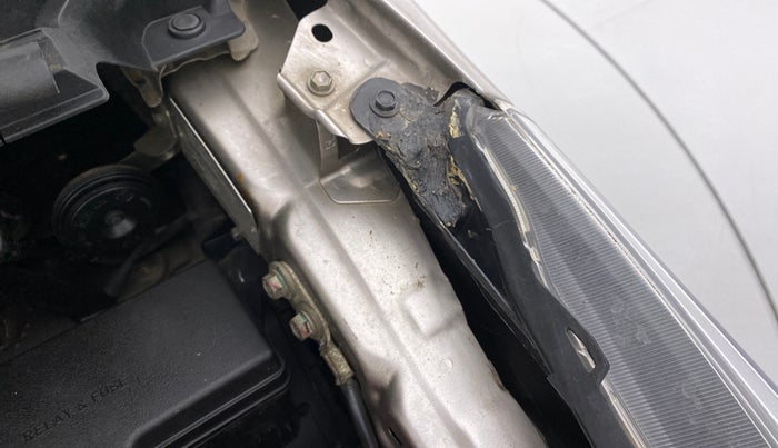 2020 Toyota Innova Crysta 2.4 GX AT 8 STR, Diesel, Automatic, 71,592 km, Left headlight - Clamp has minor damage