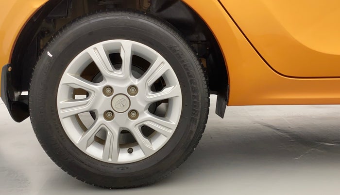 2017 Tata Tiago XZ 1.2 REVOTRON, Petrol, Manual, 11,107 km, Right Rear Wheel