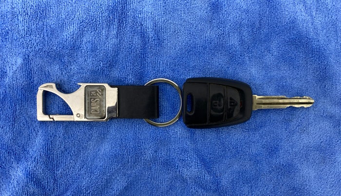 2017 Hyundai Grand i10 Sportz(O) 1.2 MT, Petrol, Manual, 61,081 km, Key Close Up