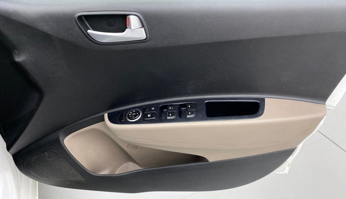 2017 Hyundai Grand i10 Sportz(O) 1.2 MT, Petrol, Manual, 61,081 km, Driver Side Door Panels Control