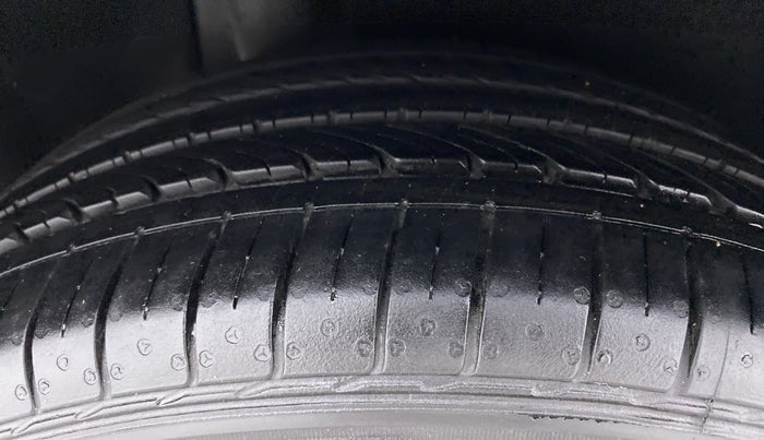 2016 Maruti Baleno ZETA DIESEL 1.3, Diesel, Manual, 71,342 km, Right Rear Tyre Tread