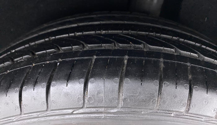 2016 Maruti Baleno ZETA DIESEL 1.3, Diesel, Manual, 71,342 km, Left Rear Tyre Tread
