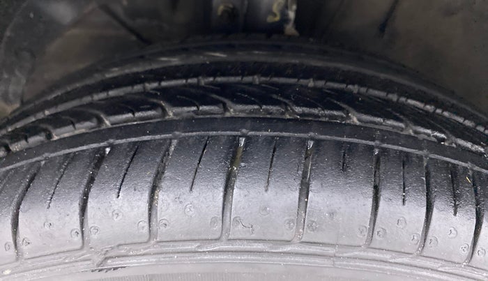 2016 Maruti Baleno ZETA DIESEL 1.3, Diesel, Manual, 71,342 km, Left Front Tyre Tread