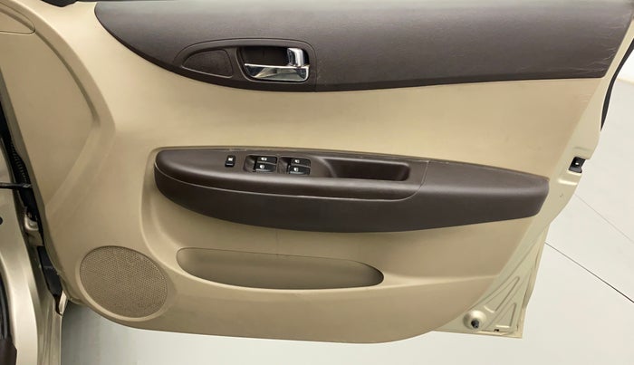 2011 Hyundai i20 MAGNA (O) 1.2, Petrol, Manual, 83,110 km, Driver Side Door Panels Control