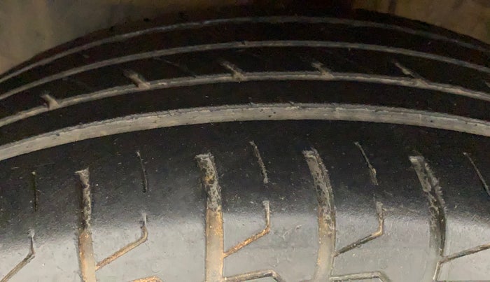 2012 Toyota Etios G, Petrol, Manual, 85,771 km, Left Front Tyre Tread