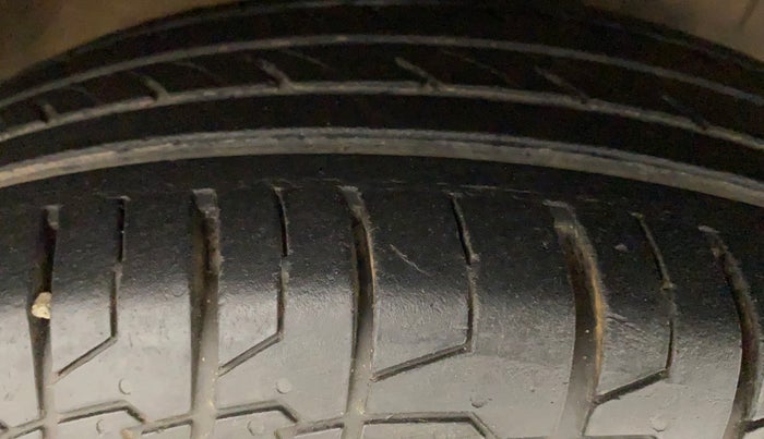 2012 Toyota Etios G, Petrol, Manual, 85,771 km, Right Front Tyre Tread