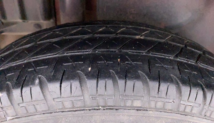 2017 Maruti Swift Dzire VDI OPT, Diesel, Manual, 74,039 km, Right Rear Tyre Tread
