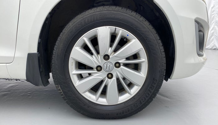 2016 Maruti Swift ZDI, Diesel, Manual, 1,04,323 km, Right Front Tyre
