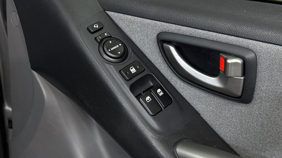 2019 Hyundai Imax Active, Automatic, 39179 km, Drivers Side Door Panel Controls