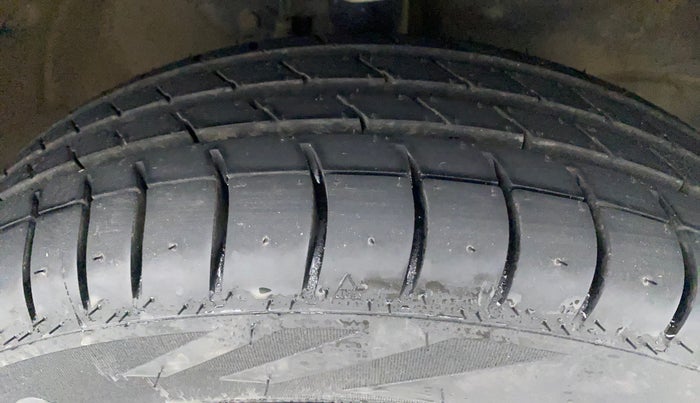 2014 Maruti Wagon R 1.0 VXI, Petrol, Manual, 92,463 km, Right Front Tyre Tread