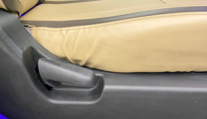 2014 Maruti Wagon R 1.0 VXI, Petrol, Manual, 92,463 km, Driver Side Adjustment Panel