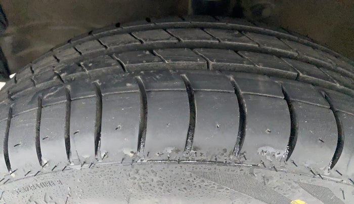 2014 Maruti Wagon R 1.0 VXI, Petrol, Manual, 92,463 km, Left Front Tyre Tread