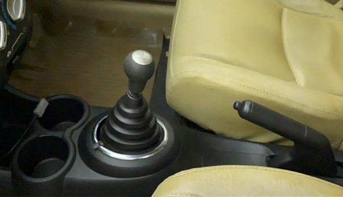 2012 Honda Brio S MT, Petrol, Manual, 49,121 km, Gear lever - Boot Cover minor damage
