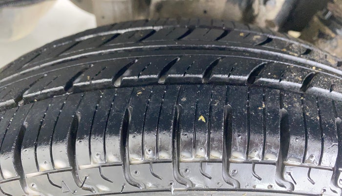 2017 Hyundai Eon ERA +, CNG, Manual, 46,805 km, Left Rear Tyre Tread