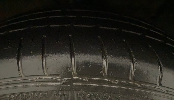 2016 Hyundai Creta S 1.6 PETROL, CNG, Manual, 37,702 km, Left Front Tyre Tread