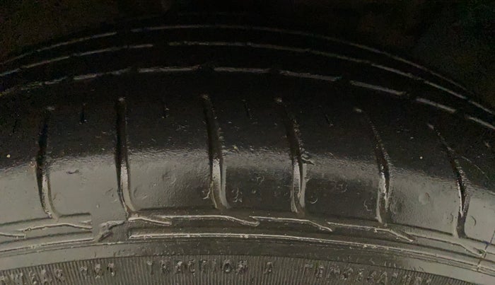2016 Hyundai Creta S 1.6 PETROL, CNG, Manual, 37,702 km, Right Front Tyre Tread