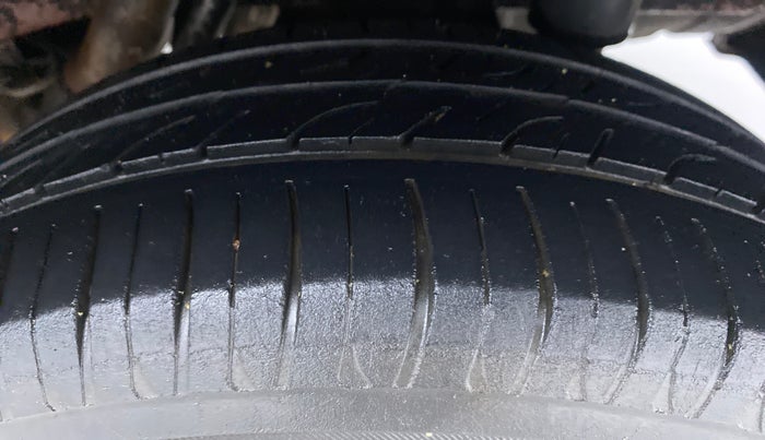 2016 Mahindra Kuv100 K8 5 STR, Petrol, Manual, 1 km, Left Rear Tyre Tread