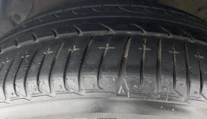 2014 Hyundai Xcent SX 1.2 OPT, Petrol, Manual, 31,473 km, Left Front Tyre Tread