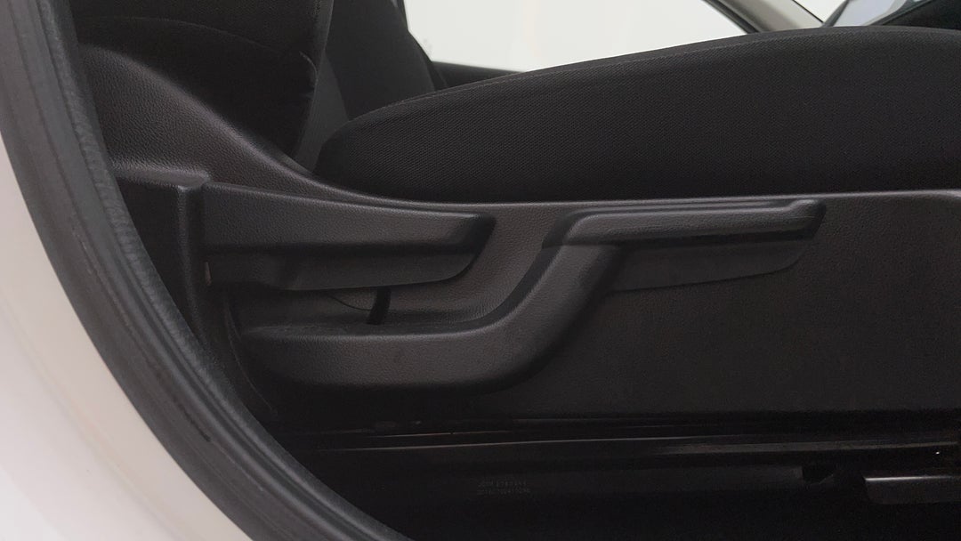 2016 Honda HR-V Vti, Automatic, 41897 km, Drivers Side Adjustment Panel