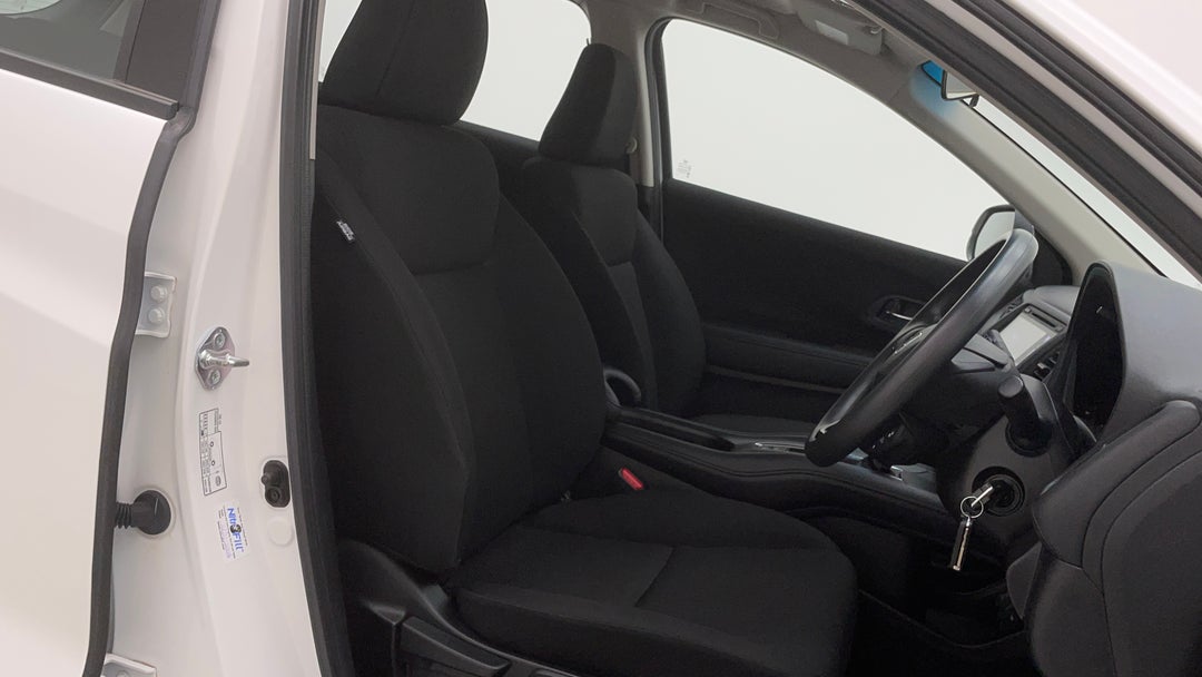2016 Honda HR-V Vti, Automatic, 41897 km, Right Side Front Door Cabin View