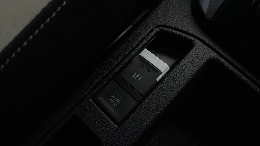 2021 Volkswagen T-roc 140tsi Sport, Automatic, 60578 km, Handbrake