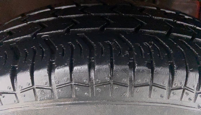 2017 Maruti Swift VXI D, Petrol, Manual, 20,287 km, Right Front Tyre Tread
