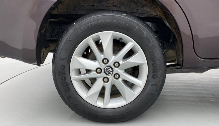 2016 Toyota Innova Crysta 2.4 VX 8 STR, Diesel, Manual, 84,235 km, Right Rear Wheel