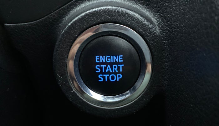 2016 Toyota Innova Crysta 2.4 VX 8 STR, Diesel, Manual, 84,235 km, Keyless Start/ Stop Button